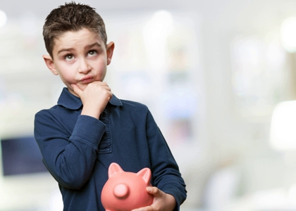 ¿Sabe su hijo de dónde viene el dinero?
